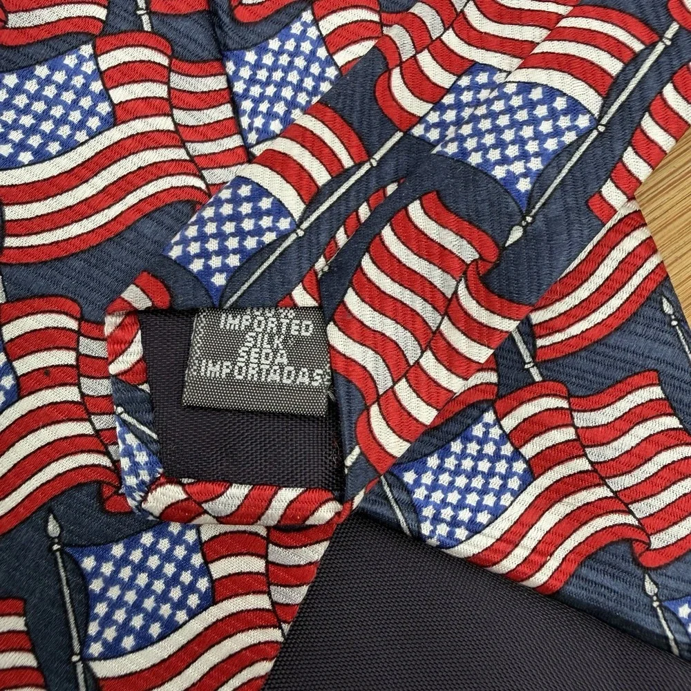 American Traditions Men's Neck Tie USA FLAGS Silk EUC Red White Blue 57